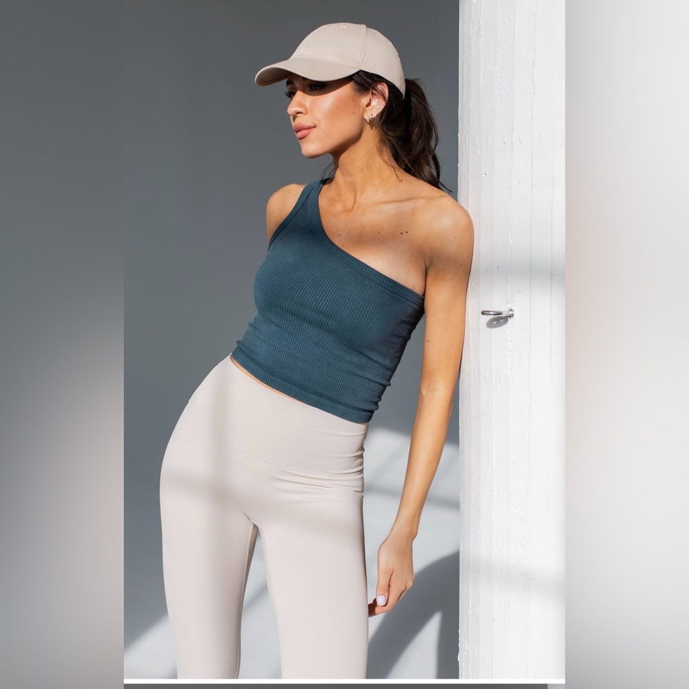 Josie One-Shoulder Ribbed Top - Picture 4 of 12